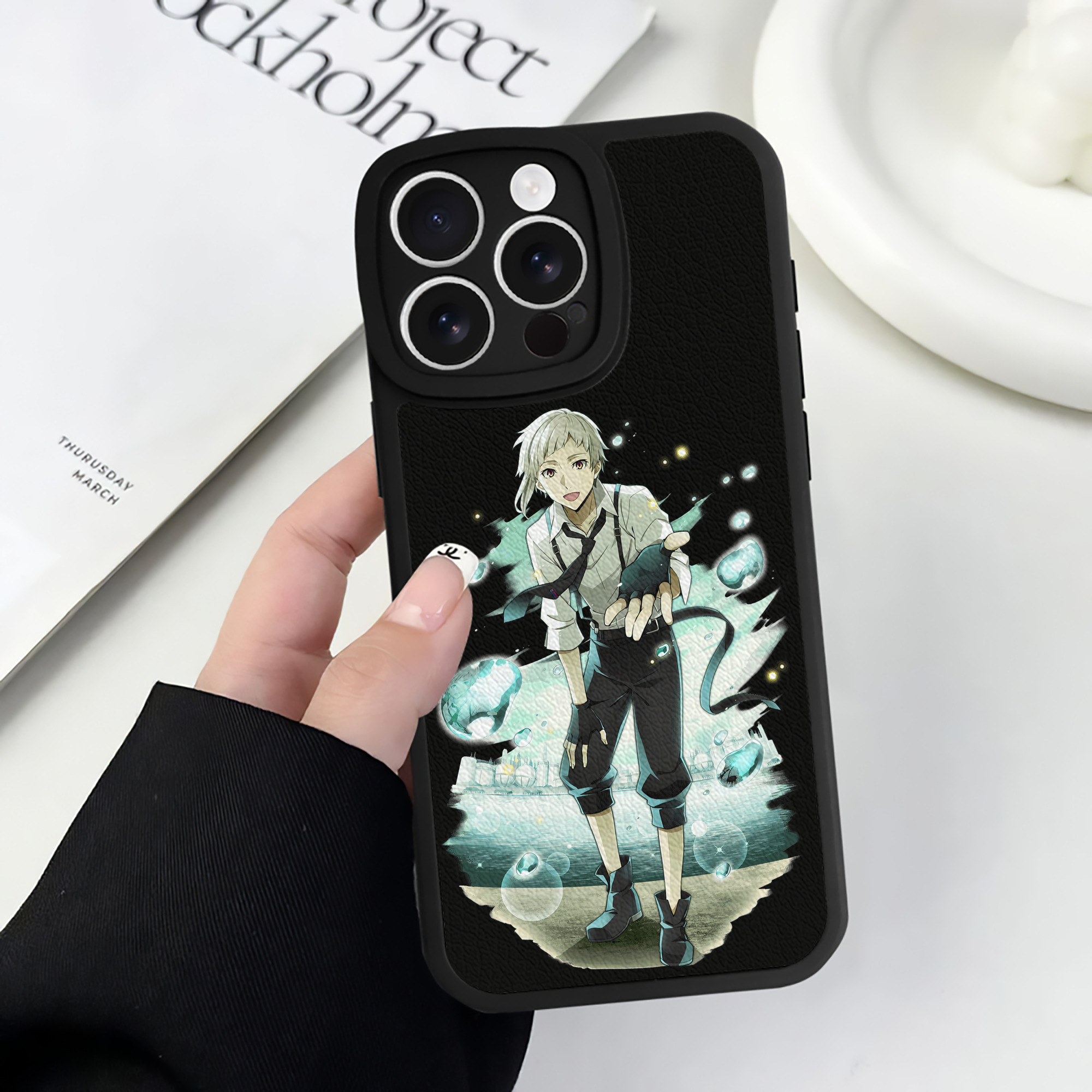 （画像用） 文豪ストレイドッグス Bungo Stray Dogs 【iPhone 16シリーズ対応】シリコンスマホケース（レザー調） 材質：シリコン